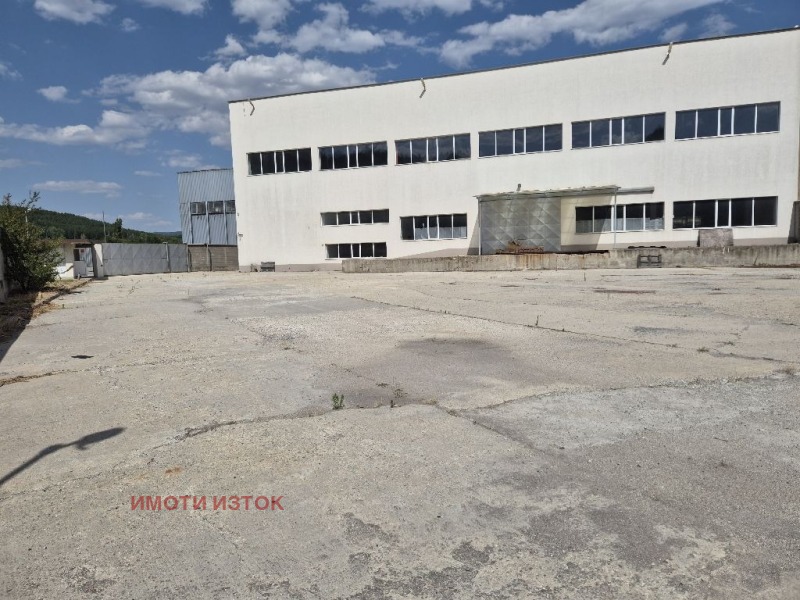Дава под Наем ПРОМ. ПОМЕЩЕНИЕ в град Перник, Изток - 1700 кв.м / 5 112.92 € » 10 000 лв., ИМОТИ ИЗТОК