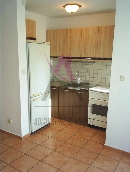 Дава под нем  2-стаен, град Варна, Център •  300 EUR • ID 80300415 — holmes.bg - [1] 