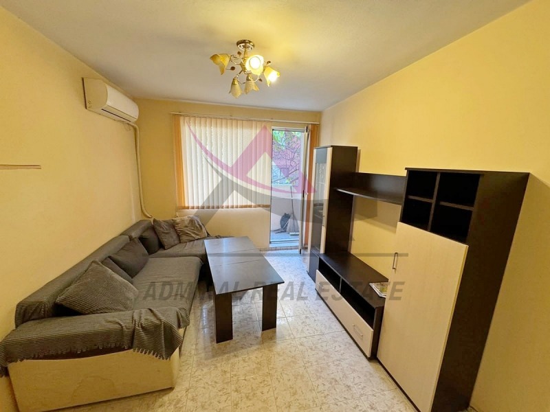 Zu vermieten  1 Schlafzimmer Warna , Zentar , 58 qm | 52805685