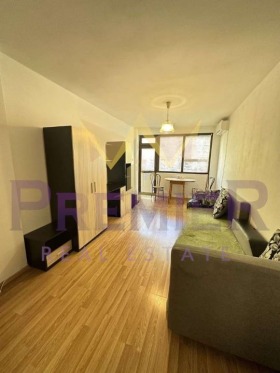 1 dormitorio JEI, Varna 3