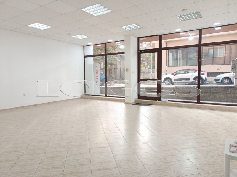 Дава под наем МАГАЗИН, гр. Варна, Левски 1, снимка 3 - Магазини - 52143594