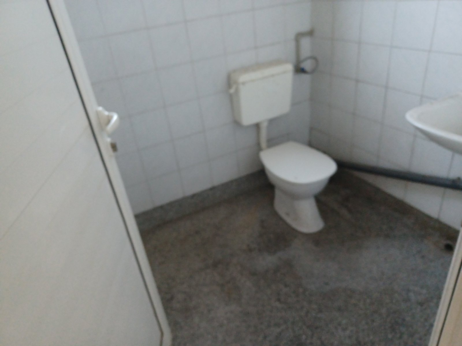 Дава под наем МАГАЗИН, гр. Кюстендил, Промишлена зона - Изток, снимка 2 - Магазини - 53673267