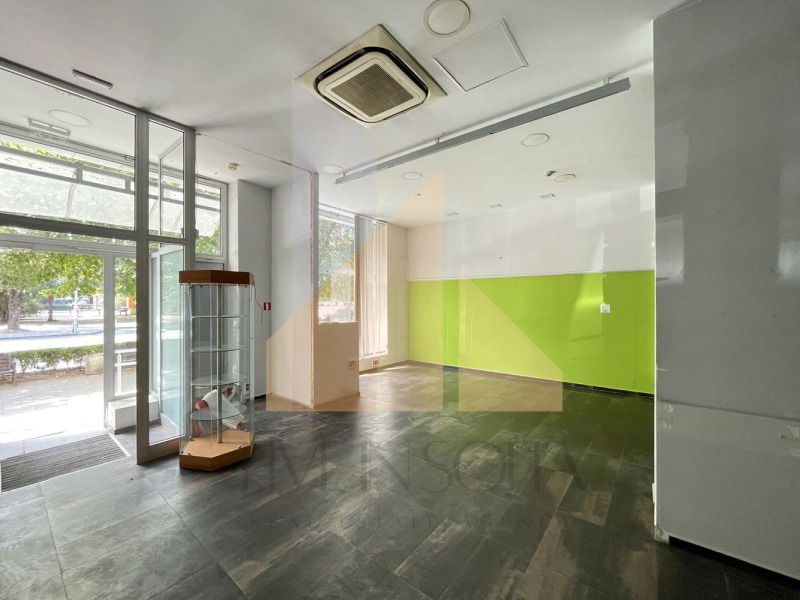 Дава под Наем ОФИС в област Хасково, гр. Димитровград - 121 кв.м / 2 150 € » 4 205.03 лв., ЛИВ ИН СОФИЯ