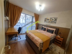 1 Schlafzimmer Zentar, Warna