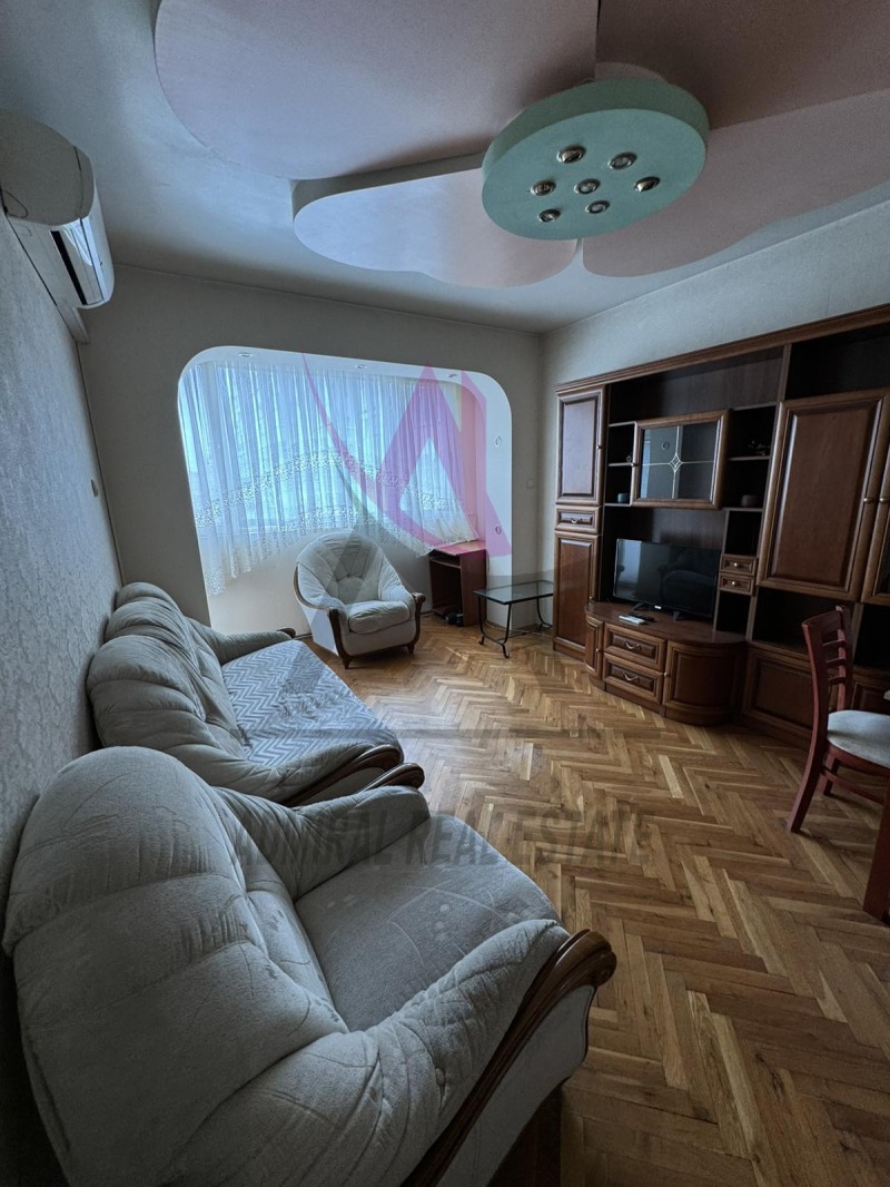 Дава под нем  2-стаен, град Варна, Център •  350 EUR • ID 45902569 — holmes.bg - [1] 