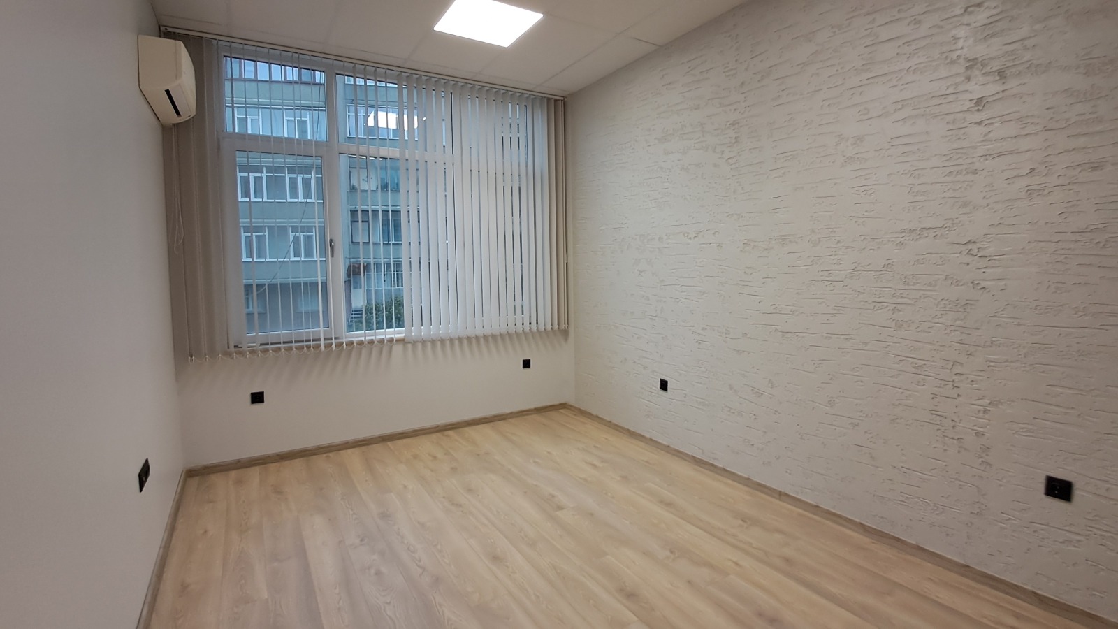 Дава под наем ОФИС, гр. Шумен, Център, снимка 2 - Офиси - 45508627