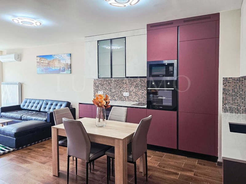 Дава под нем  2-стаен, град София, Център • 1 000 € • ID 40470680 — holmes.bg - [1] 