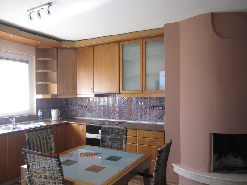 Дава под нем  3-стаен, град София, Стрелбище •  700 € • ID 68167942 — holmes.bg - [1] 