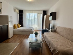 1 quarto Lazur, Burgas 1