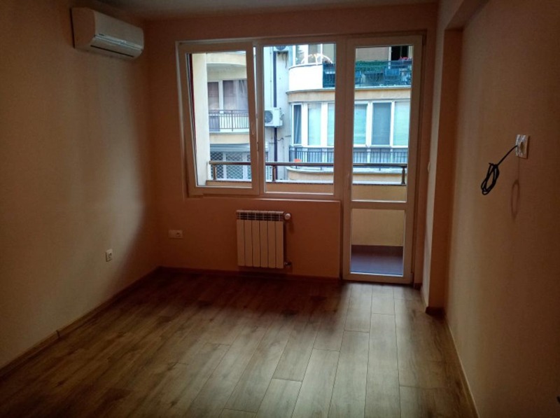 Til leie  1 soverom Sofia , Banisjora , 50 kvm | 91341878 - bilde [3]