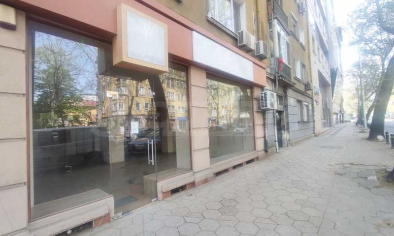 Дава под наем МАГАЗИН, гр. Пловдив, Център