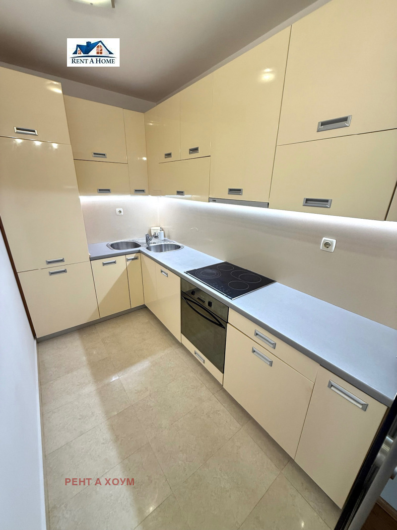 Para alugar  1 quarto Sofia , Strelbichtche , 70 m² | 77525872