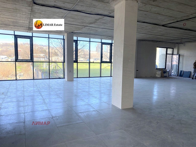 Дава под Наем ОФИС в град Варна, Гранд Мол - 250 кв.м / 2 500 € » 4 889.58 лв., ЛИМАР