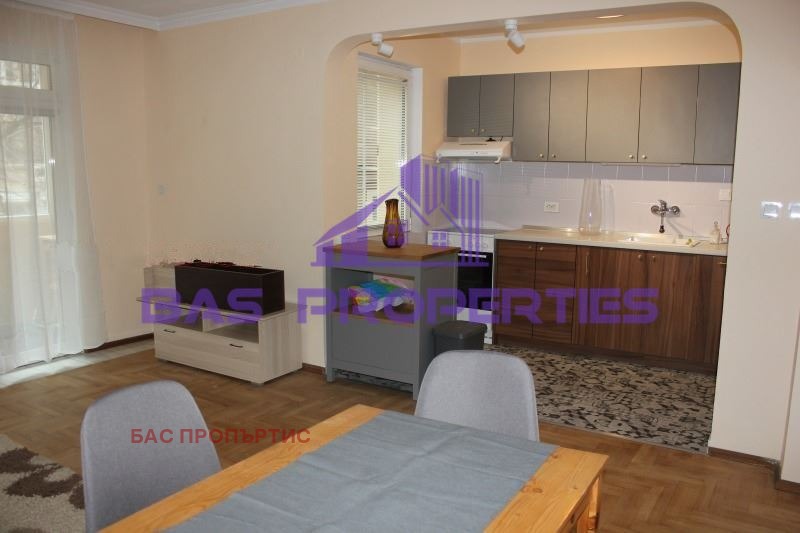 Дава под нем  3-стаен, град София, Център •  750 EUR • ID 51237497 — holmes.bg - [1] 