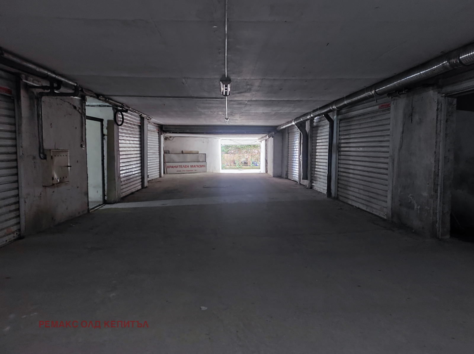 Дава под наем ГАРАЖ, ПАРКОМЯСТО, гр. Велико Търново, Център, снимка 3 - Гаражи и паркоместа - 53683584