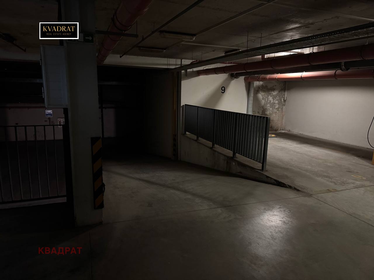 Дава под наем ГАРАЖ, ПАРКОМЯСТО, гр. Варна, Център, снимка 4 - Гаражи и паркоместа - 53769596