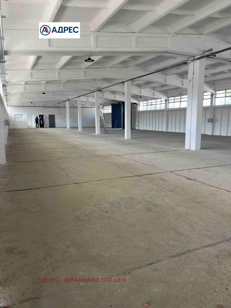 Te huur  Opslag Pleven , Industrialna zona - Zapad , 1700 m² | 32385667