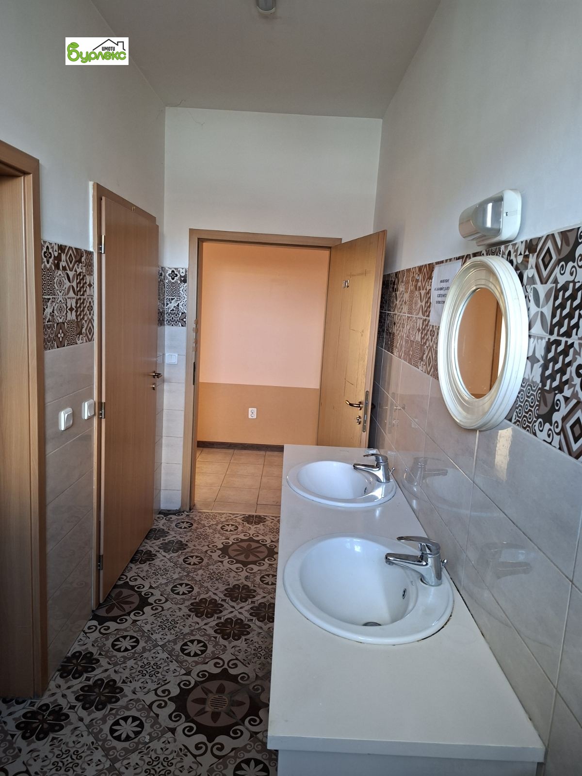 Дава под наем ОФИС, гр. Аксаково, област Варна, снимка 14 - Офиси - 53634462