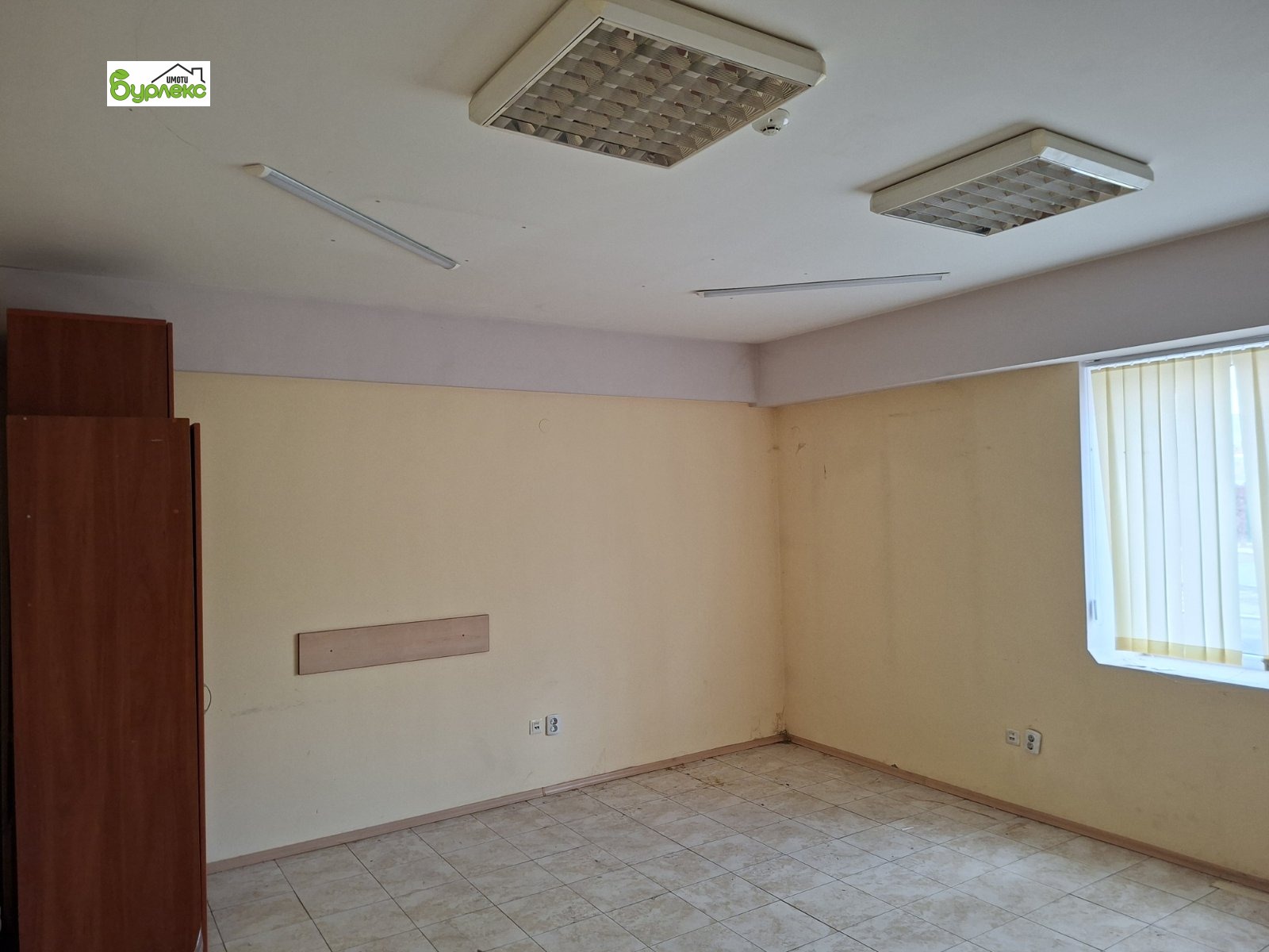 Дава под наем ОФИС, гр. Аксаково, област Варна, снимка 5 - Офиси - 53634462