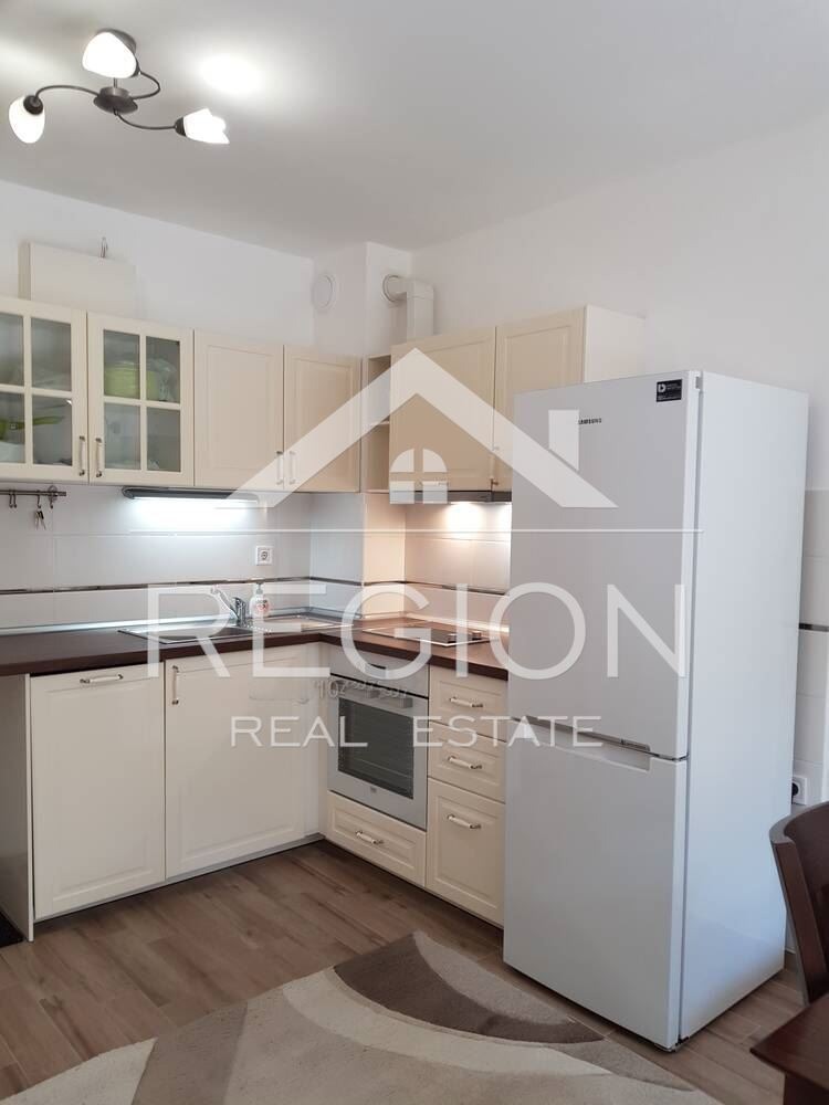 Дава под нем  3-стаен, град Варна, ВИНС-Червен площад •  650 € • ID 93341792 — holmes.bg - [1] 