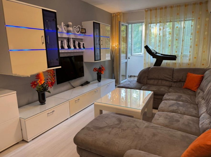 K pronájmu  2 ložnice Sofia , Mladost 1 , 78 m2 | 45216288 - obraz [3]