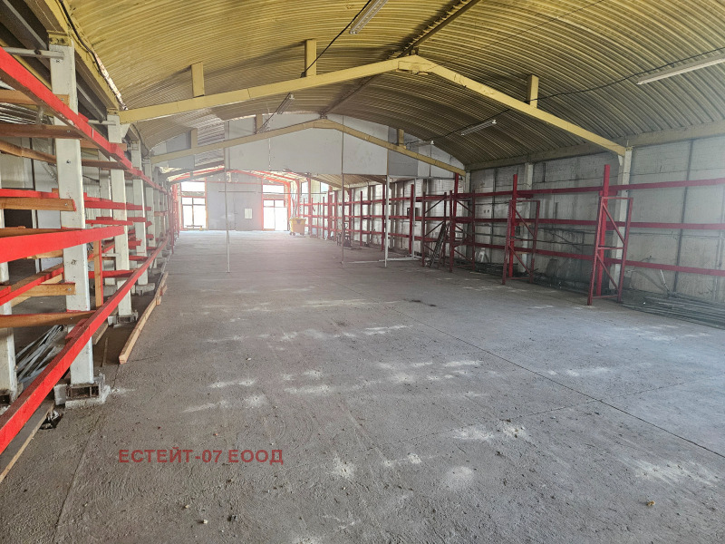 För uthyrning  Industribyggnad Plovdiv , Industrialna zona - Jug , 1200 kvm | 18440505