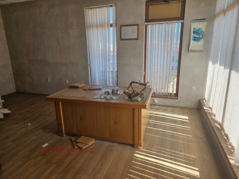 För uthyrning  Industribyggnad Plovdiv , Industrialna zona - Jug , 1200 kvm | 18440505 - bild [13]