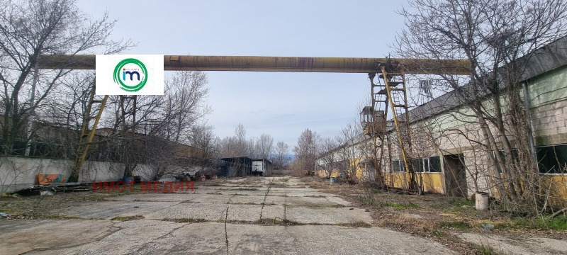 Дава под Наем ПРОМ. ПОМЕЩЕНИЕ в град Пазарджик, Промишлена зона - 6579 кв.м / 10 864 € » 21 248.14 лв., ИМОТ МЕДИЯ