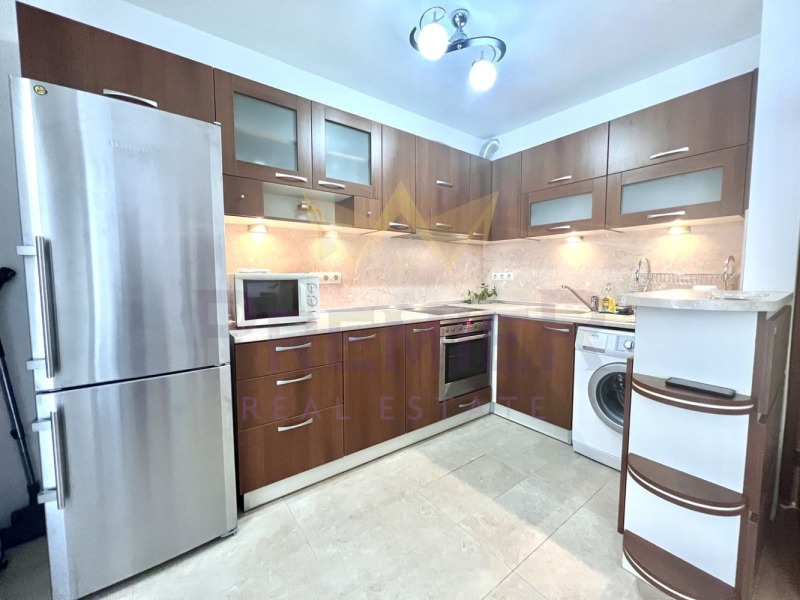 Дава под нем  2-стаен, град Варна, Цветен квартал •  400 EUR • ID 31166376 — holmes.bg - [1] 