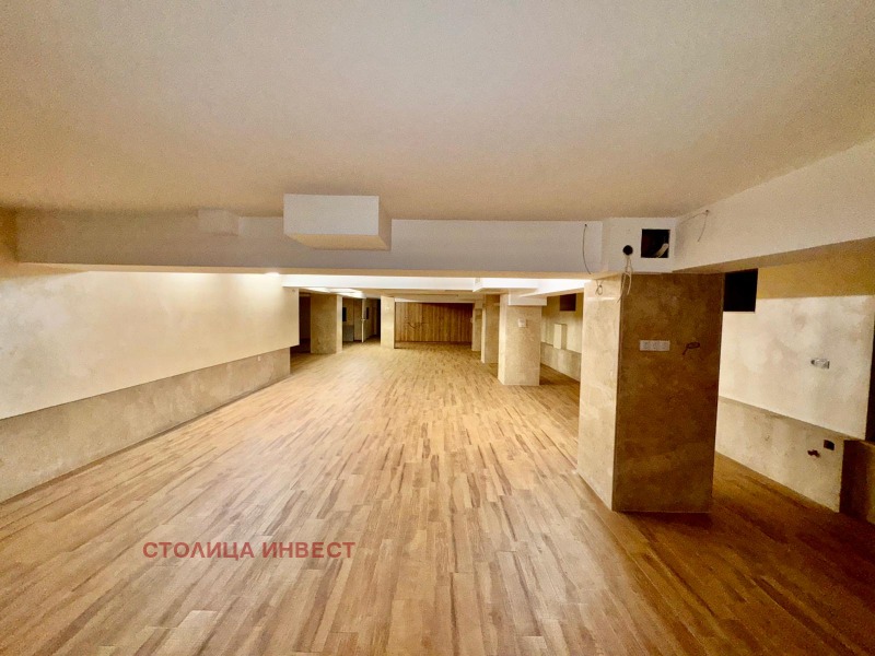 Дава под Наем ТЪРГОВСКИ КОМПЛЕКС в град Русе, Център - 460 кв.м / 1 022.58 € » 2 000 лв., СТОЛИЦА ИНВЕСТ