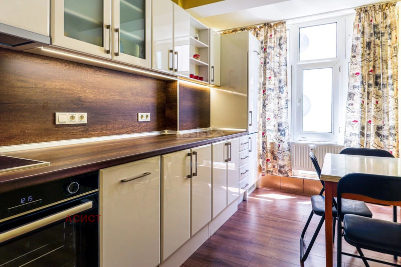 Дава под наем 4-СТАЕН, гр. София, Хладилника