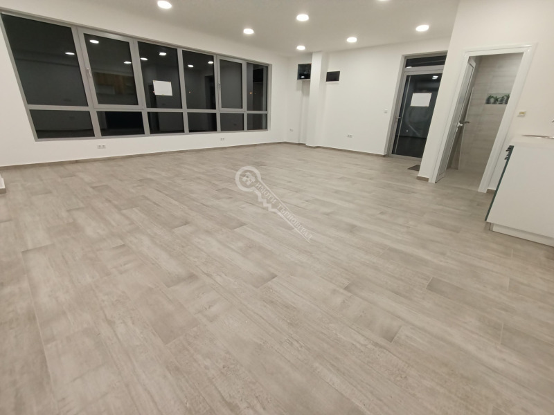 Дава под наем ОФИС, гр. Велико Търново, Център, снимка 2 - Офиси - 52647397