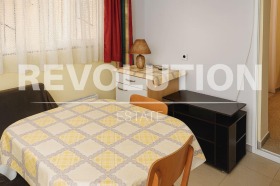 Studio Kolhozen pazar, Varna