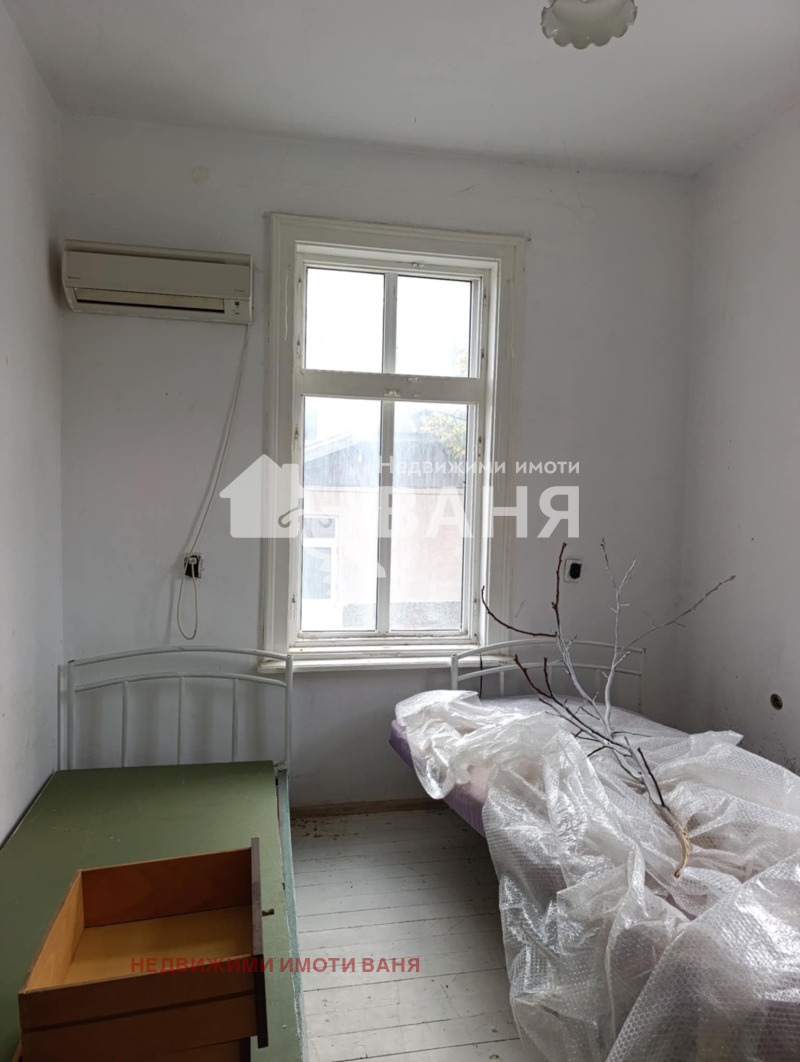 Дава под наем КЪЩА, гр. Карлово, област Пловдив, снимка 5 - Къщи - 53293906