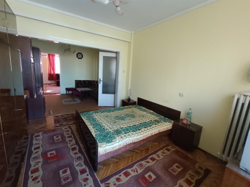 Дава под Наем 3-СТАЕН в град Габрово, Център - 84 кв.м / 220 € » 430.28 лв., РЕГЕНТ
