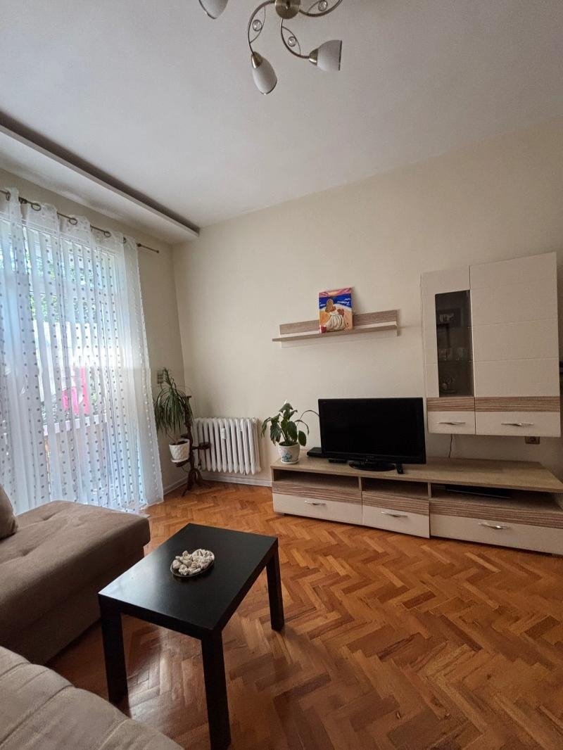 Издаје се  1 спаваћа соба Софија , Гео Милев , 90 м2 | 45865700 - слика [2]