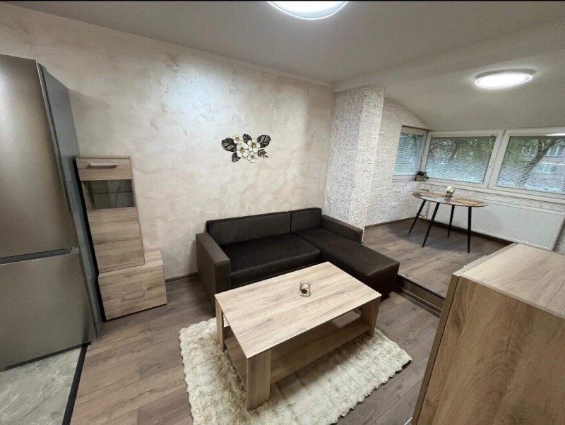 Дава под нем  3-стаен, град София, Банишора •  700 EUR • ID 67935671 — holmes.bg - [1] 