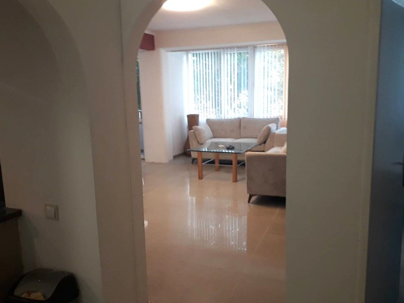 Zu vermieten  2 Schlafzimmer Plowdiw , Kjutschuk Parisch , 86 qm | 62745710