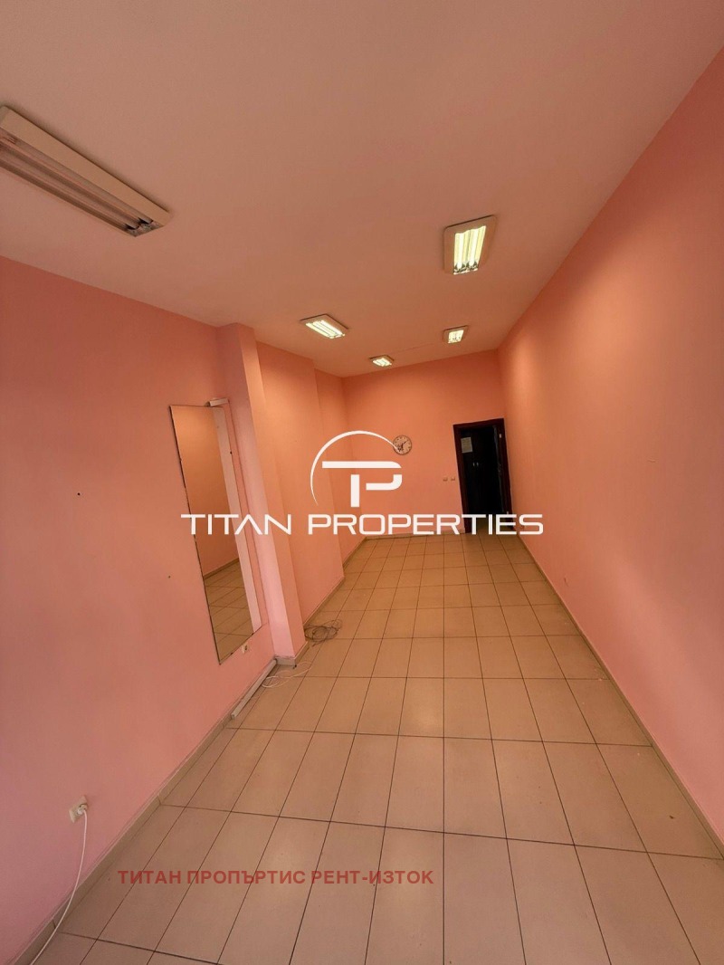 Дава под наем МАГАЗИН, гр. Бургас, Център, снимка 2 - Магазини - 53116463