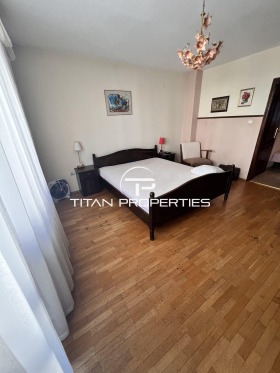 1 quarto Lazur, Burgas 7