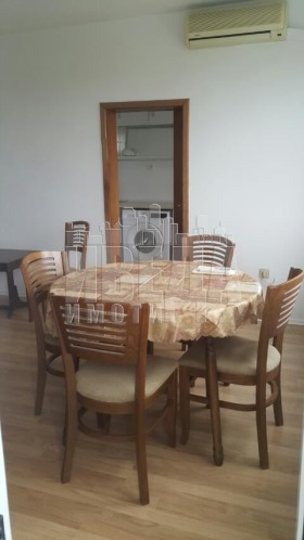 1 dormitorio Pobeda, Varna