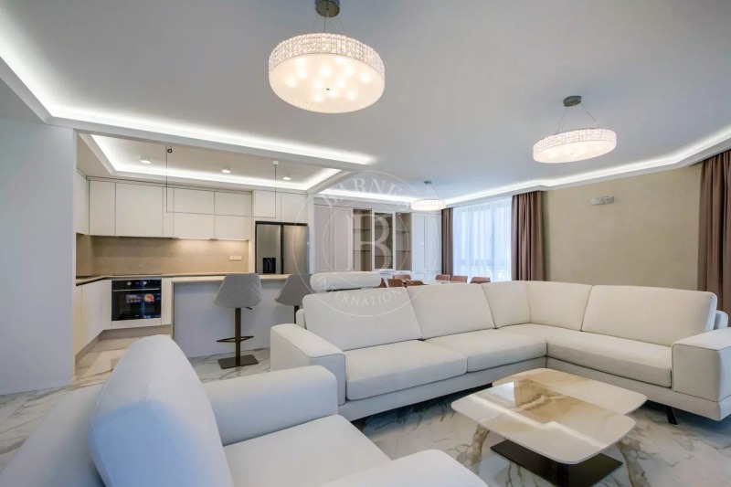 Zu vermieten  3 Schlafzimmer Sofia , Krastowa wada , 179 qm | 35263744