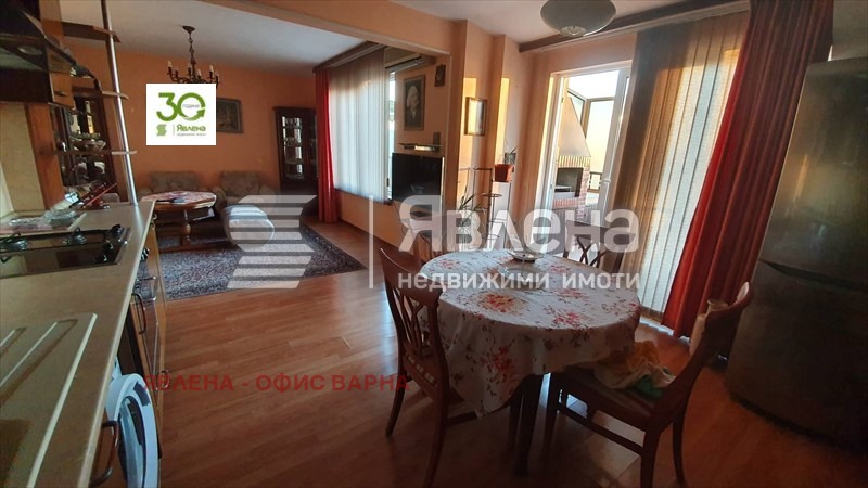 Дава под нем  2-стаен, град Варна, Център •  665 EUR • ID 81684100 — holmes.bg - [1] 