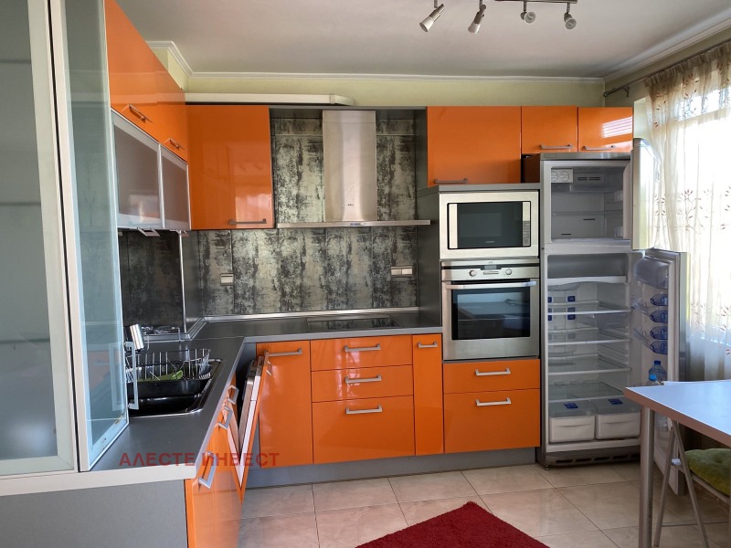 Издаје се  2 спаваће собе Софија , Редута , 105 м2 | 73813831