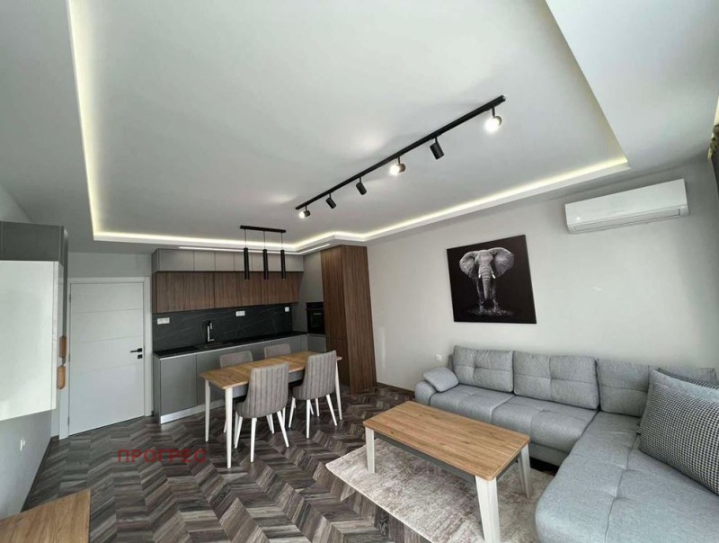 A louer  1 chambre Plovdiv , Ostromila , 70 m² | 50419895