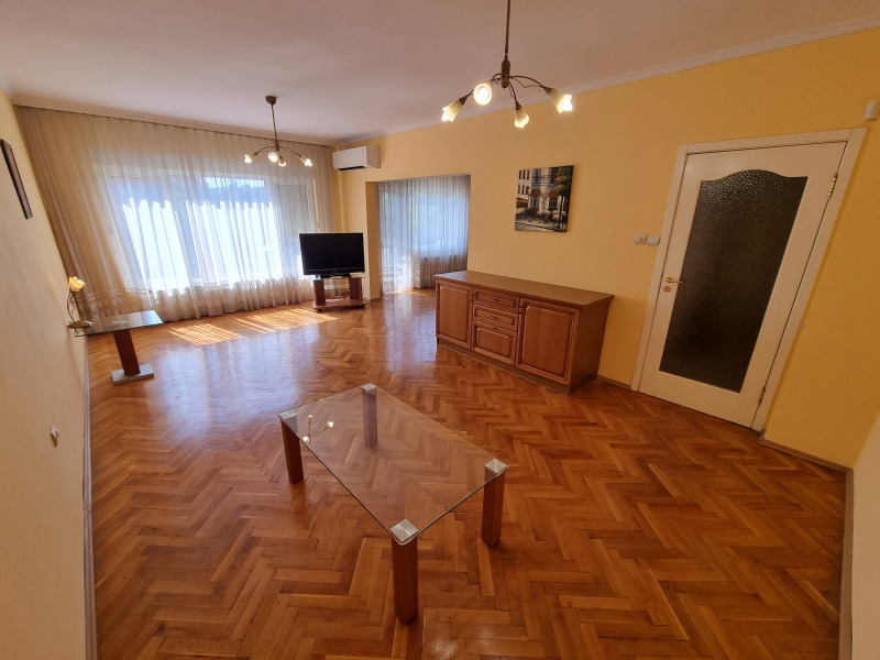 Do wynajęcia  2 sypialnie Sofia , Centar , 140 mkw | 37698228 - obraz [3]