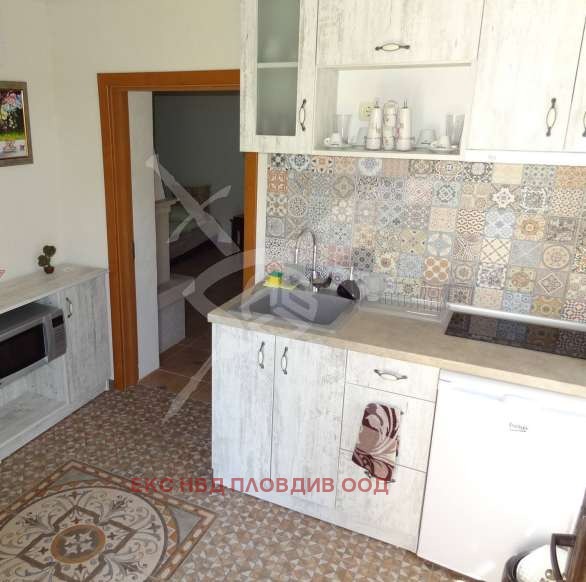 Дава под наем КЪЩА, гр. Хисаря, област Пловдив, снимка 3 - Къщи - 54133179