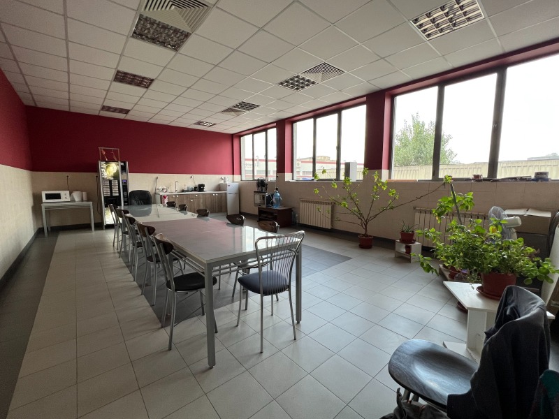 För uthyrning  Lagring Sofia , Voenna rampa , 2300 kvm | 61357738 - bild [4]