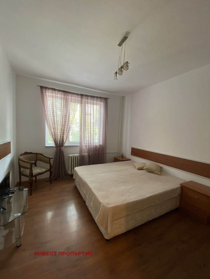 Дава под нем  3-стаен, град София, Център •  760 EUR • ID 44443043 — holmes.bg - [1] 