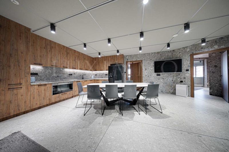 K pronájmu  3+ ložnice Sofia , Mladost 4 , 275 m2 | 55873508